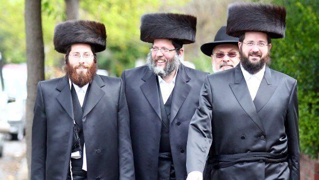 forhandler navneord garage Why Do Orthodox Jewish Men Wear Big Fur Hats? - Jew in the City
